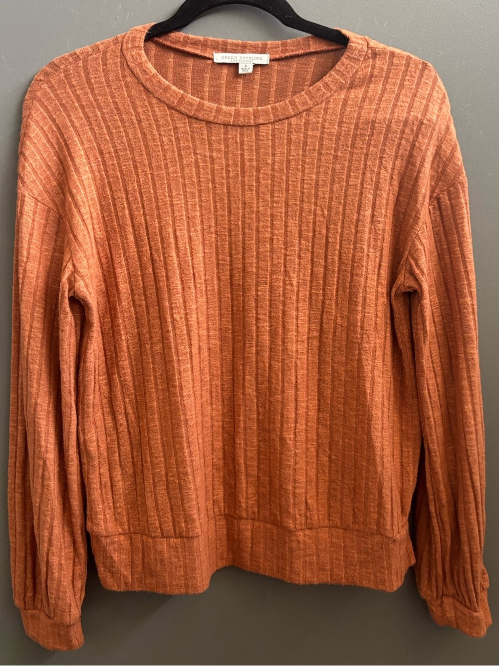 Green Envelope Women's Ribbed Crewneck Sweater - Rust